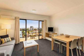 Hotel style 1 bed unit with pool access